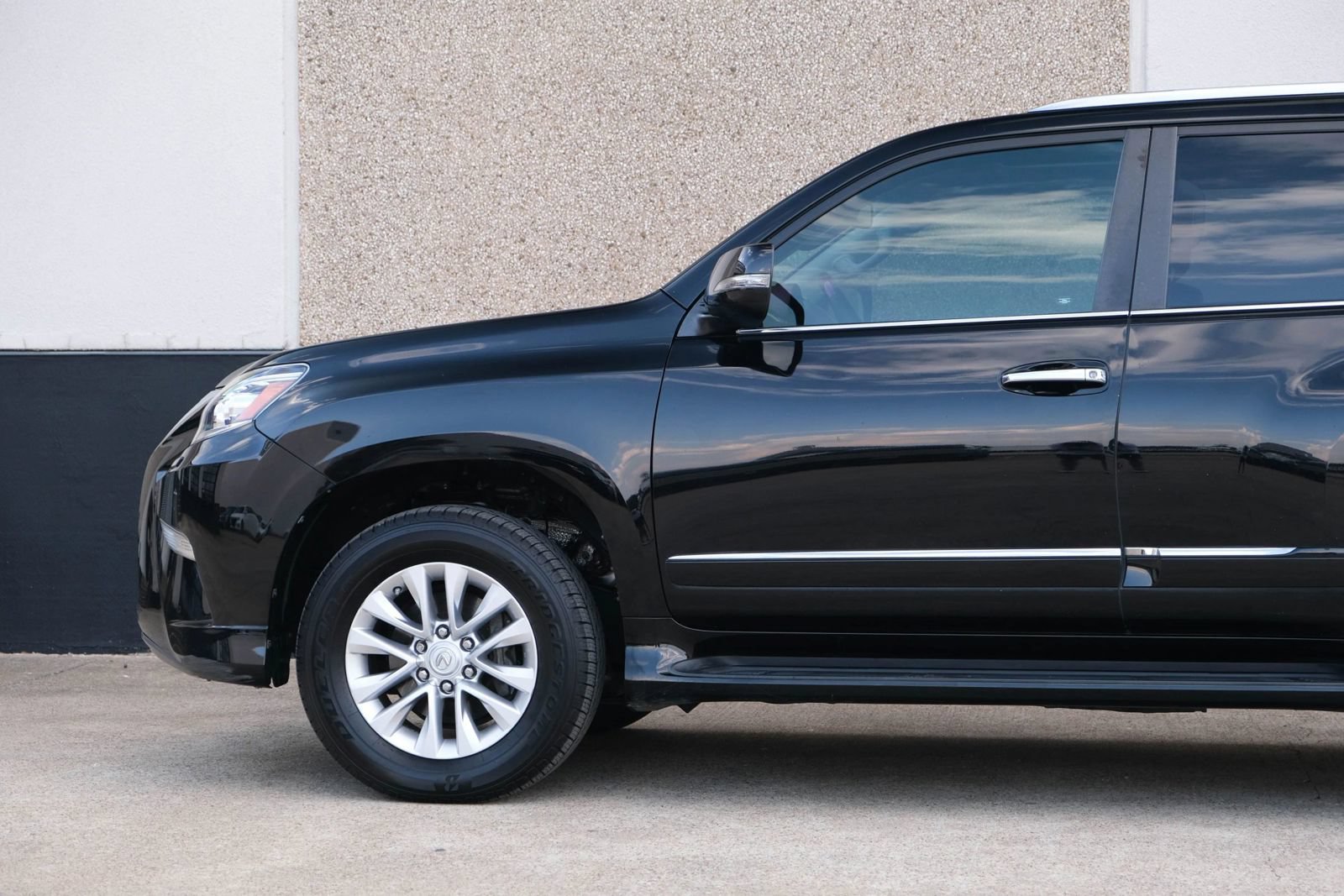Used 2017 Lexus GX 460 Premium w/ Premium Package AWD/4WD image 7