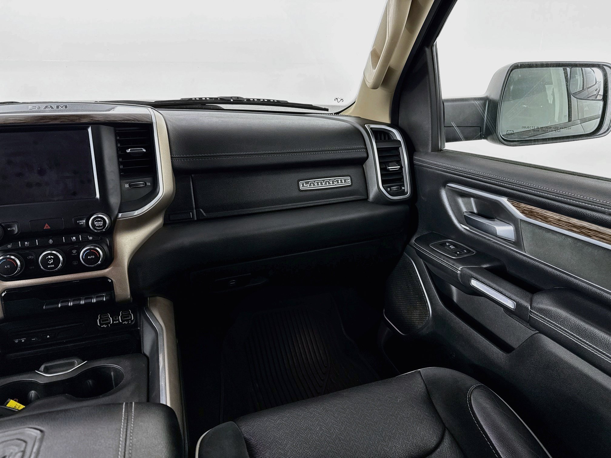 Used 2019 RAM 1500 Laramie AWD/4WD image 23