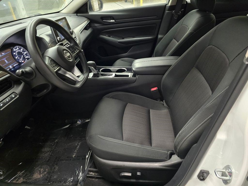 Used 2024 Nissan Altima 2.5 SV FWD image 16