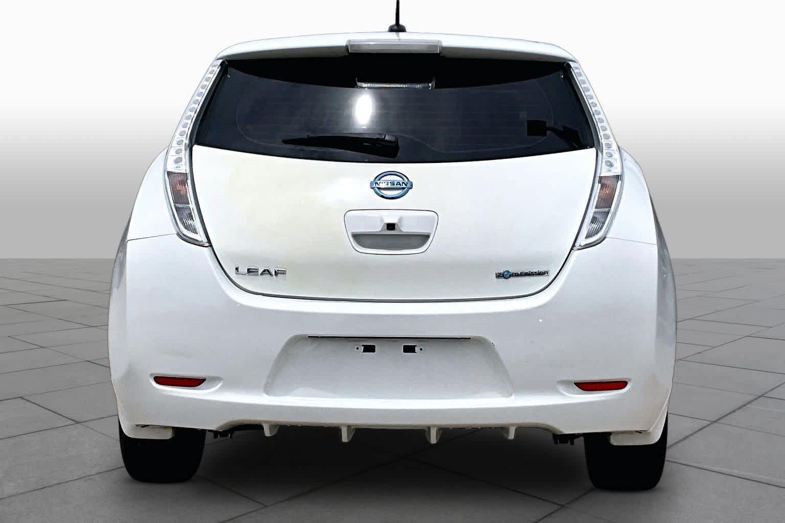 Used 2015 Nissan Leaf S w/ Charge Package FWD image 4