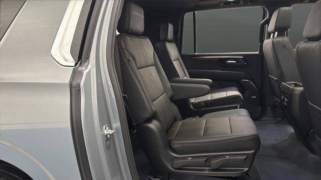 Used 2026 Chevrolet Suburban High Country AWD/4WD image 25