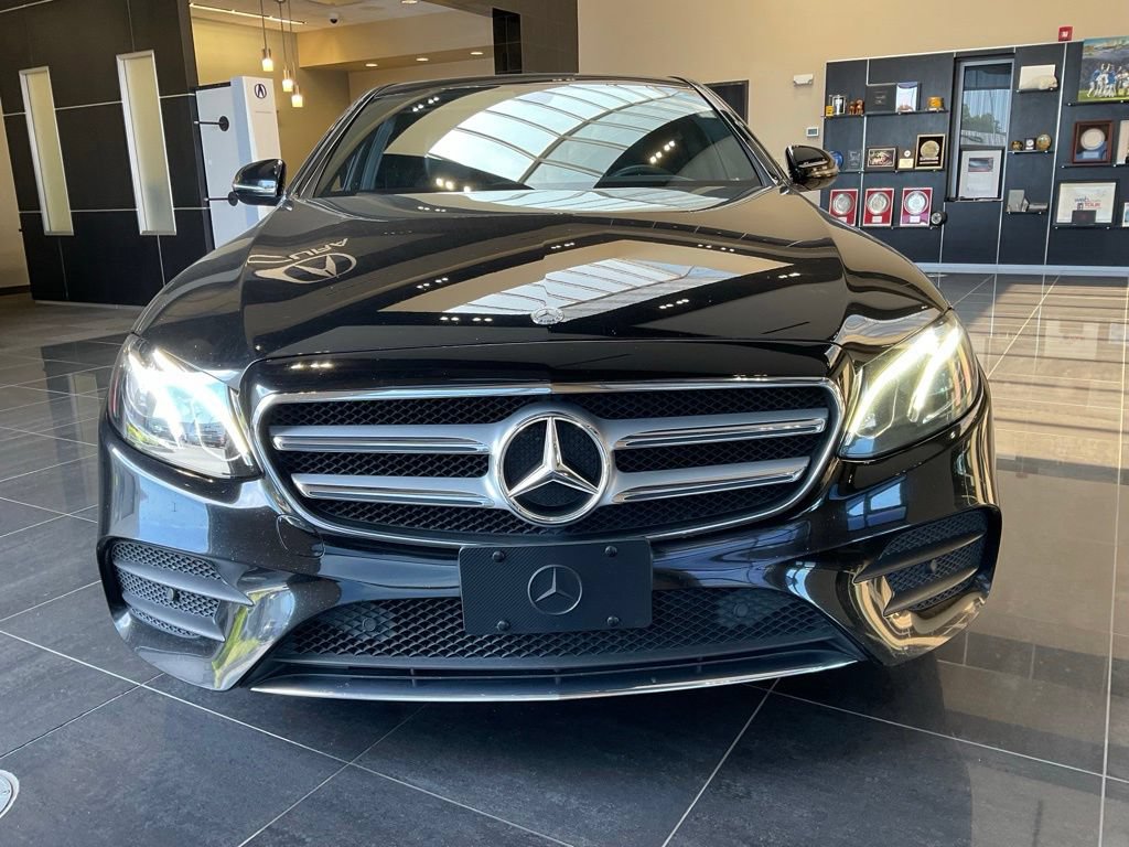 Used 2017 Mercedes-Benz E 300 4MATIC image 2