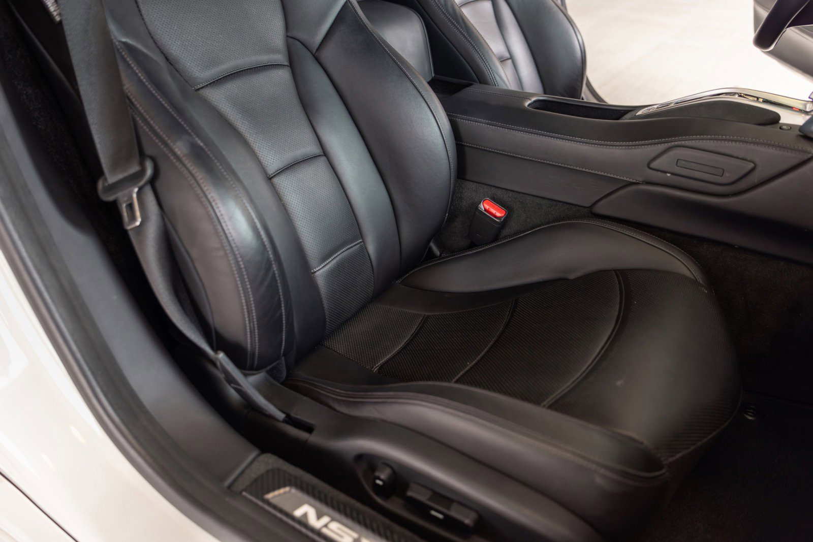 Used 2017 Acura NSX image 52