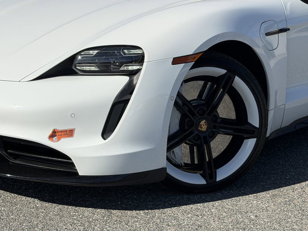 Used 2020 Porsche Taycan Turbo image 4