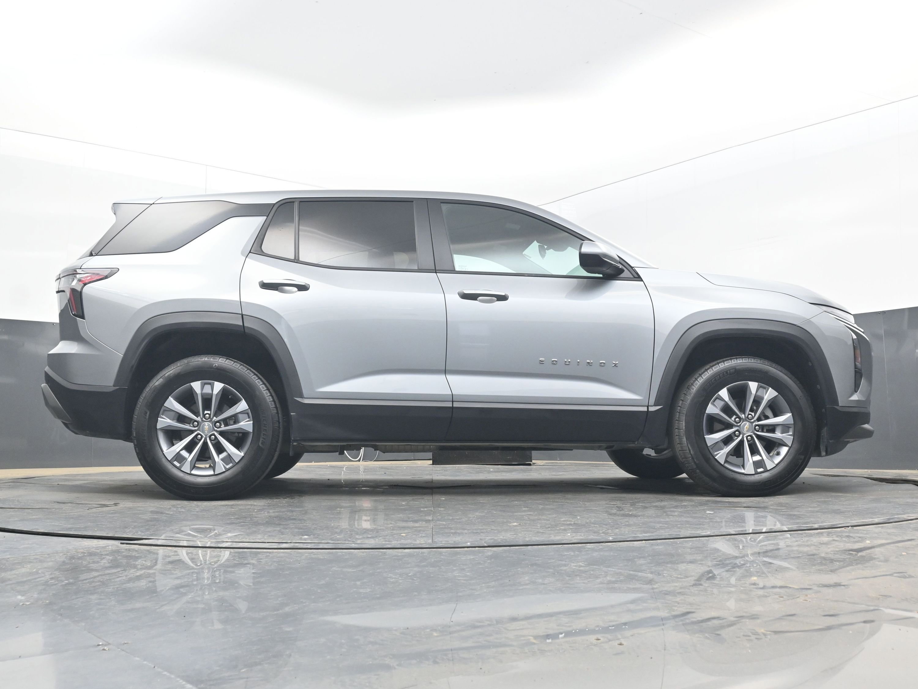 Used 2025 Chevrolet Equinox LT AWD/4WD image 27
