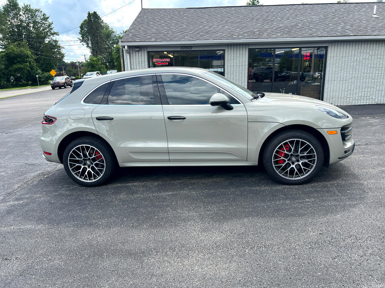Used 2018 Porsche Macan Turbo image 4