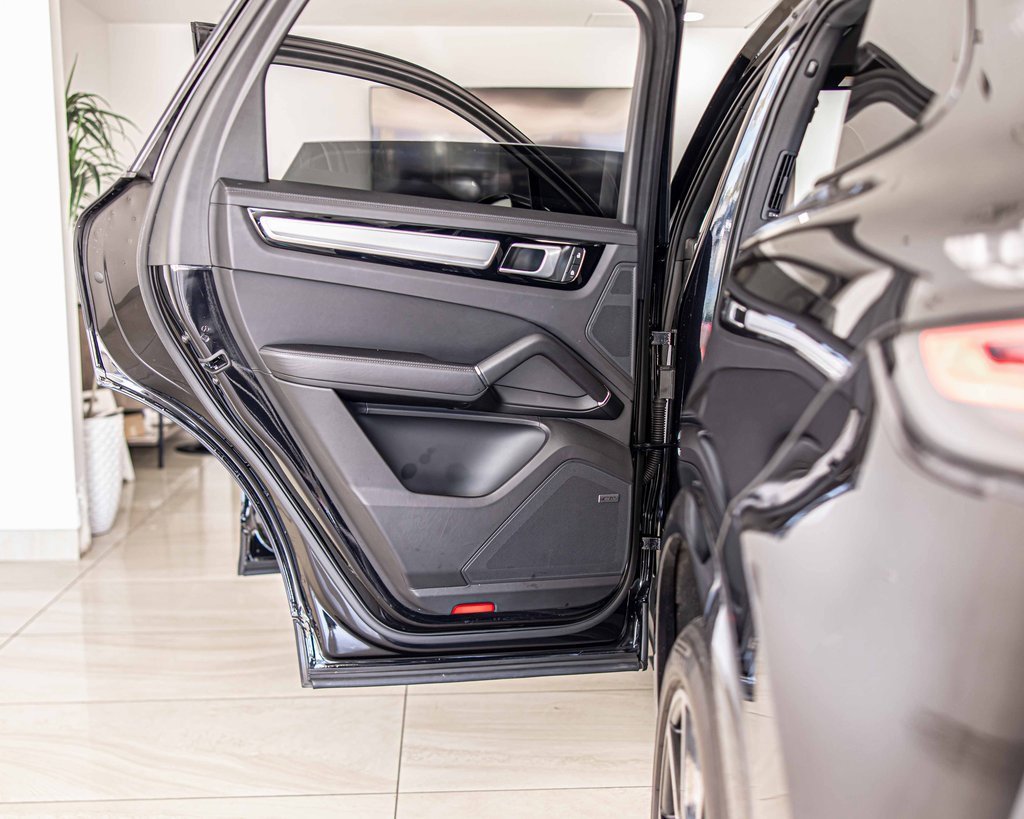 Used 2022 Porsche Cayenne S Platinum image 35