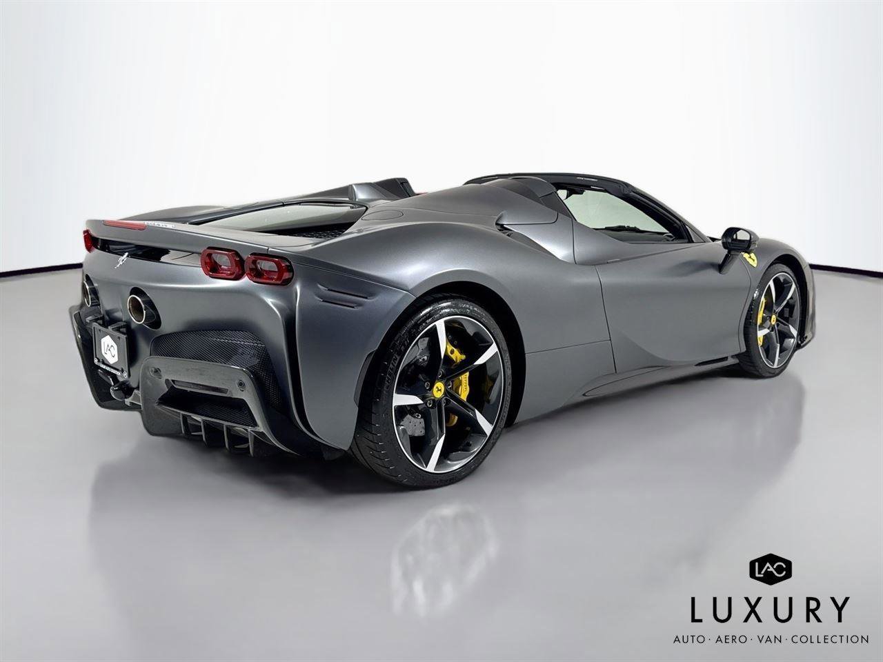 Used 2022 Ferrari SF90 Spider image 6
