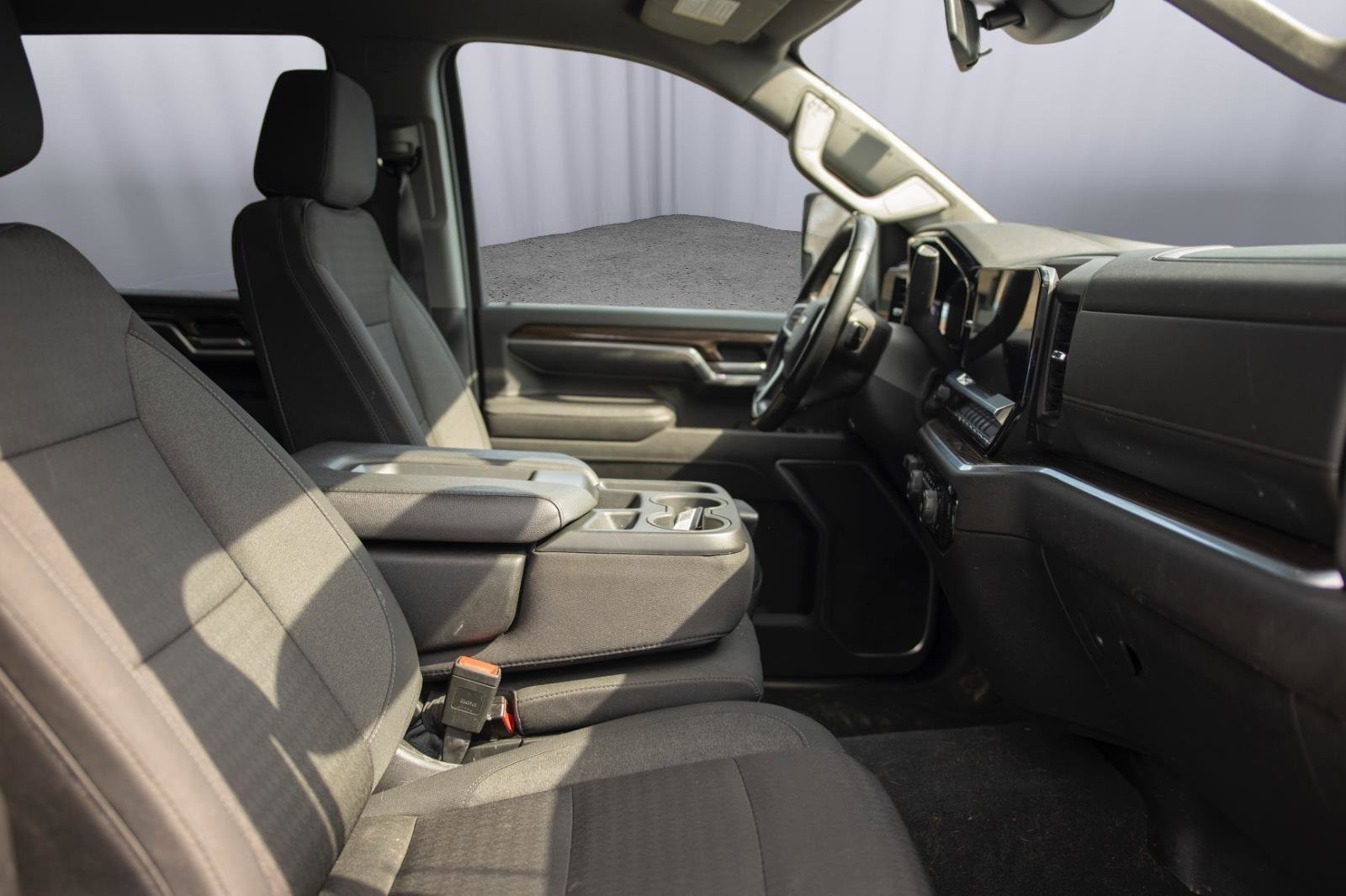 Used 2025 Chevrolet Silverado 2500 LT w/ Convenience Package image 15