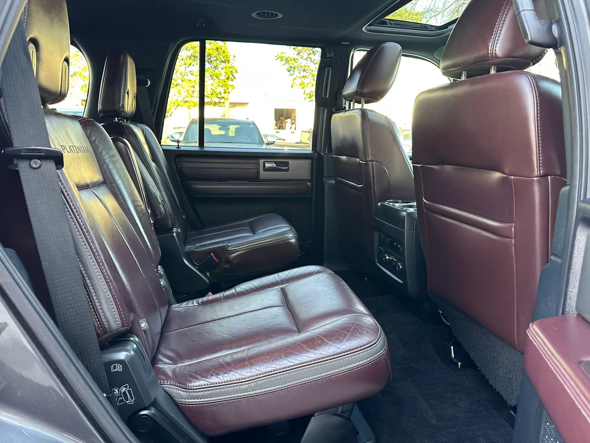 Used 2015 Ford Expedition Platinum image 30