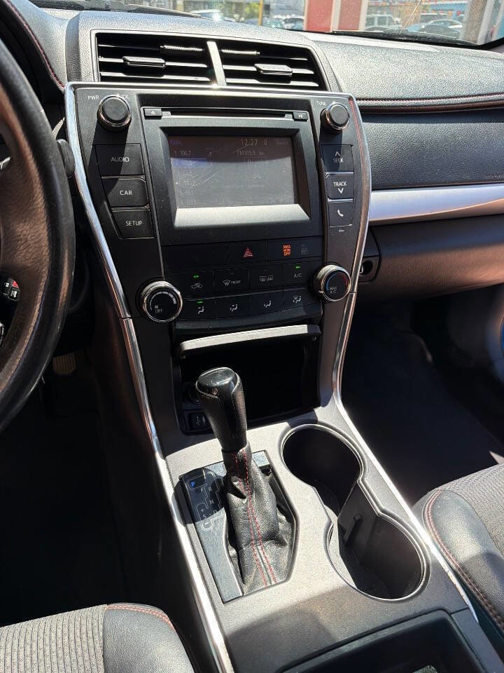 Used 2017 Toyota Camry SE FWD image 17