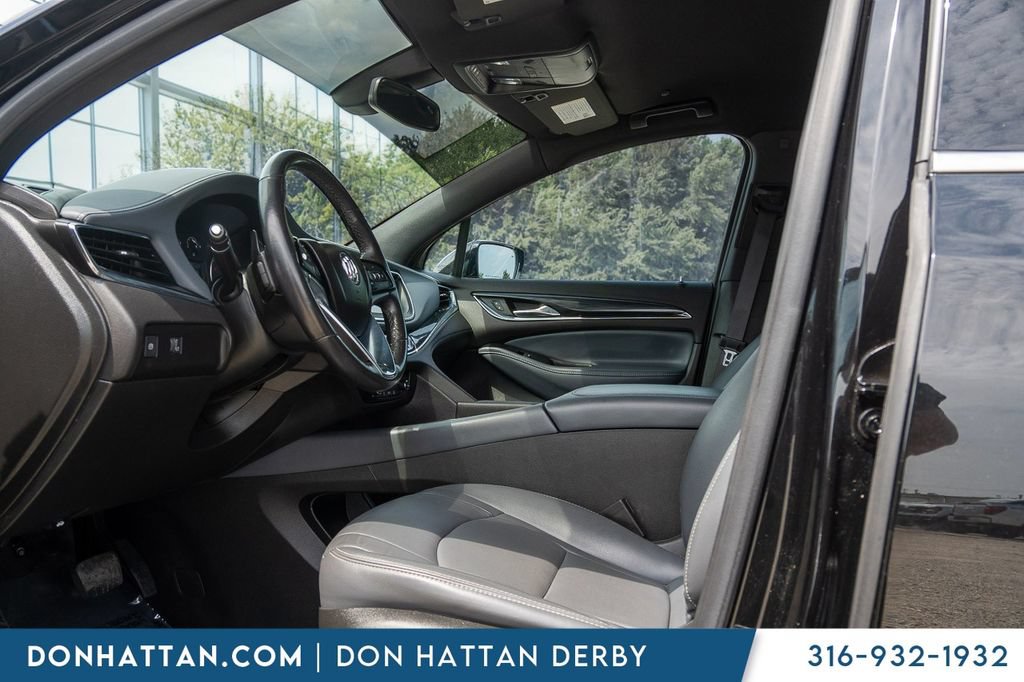 Used 2023 Buick Enclave Essence AWD/4WD image 3