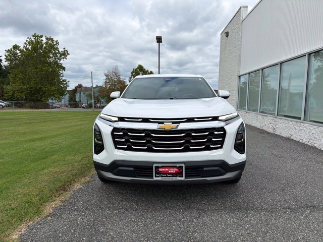 Used 2025 Chevrolet Equinox LT AWD/4WD image 3