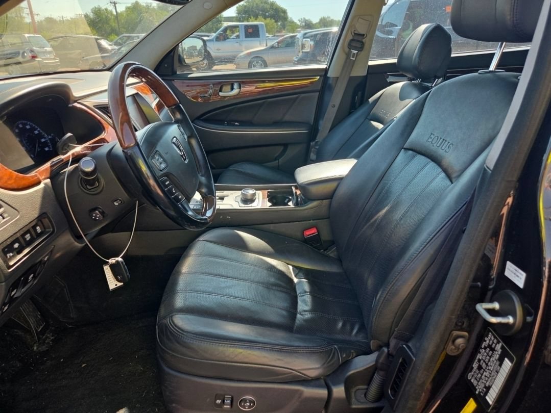 Used 2013 Hyundai Equus Signature RWD image 10