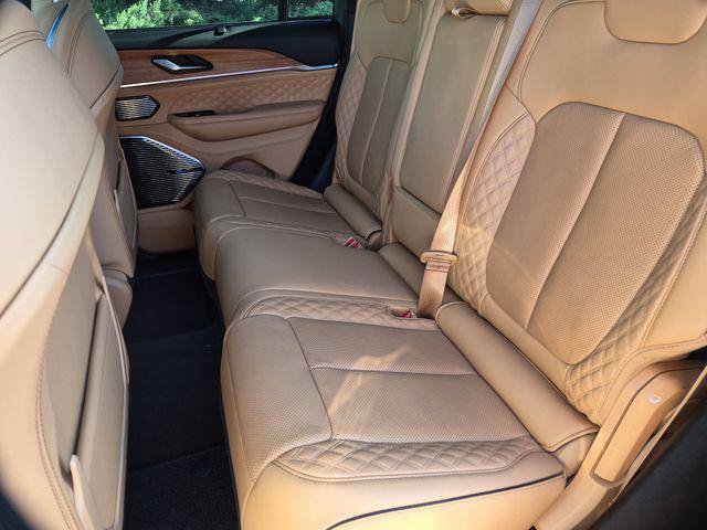 Certified 2024 Jeep Grand Cherokee Summit AWD/4WD image 20