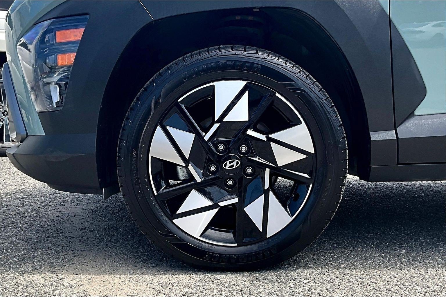 Used 2025 Hyundai Kona SEL AWD/4WD image 8