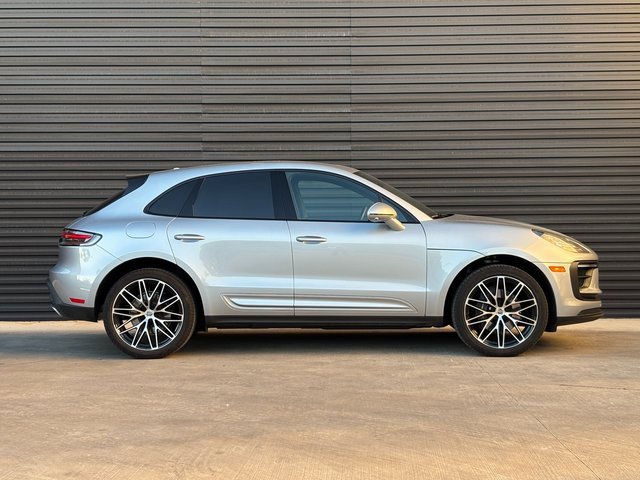 Certified 2025 Porsche Macan image 8