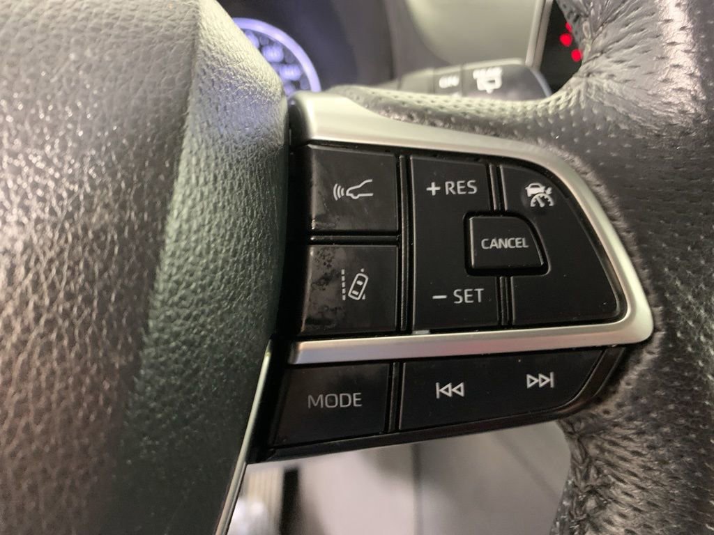 Used 2023 Toyota Sienna Limited FWD image 24