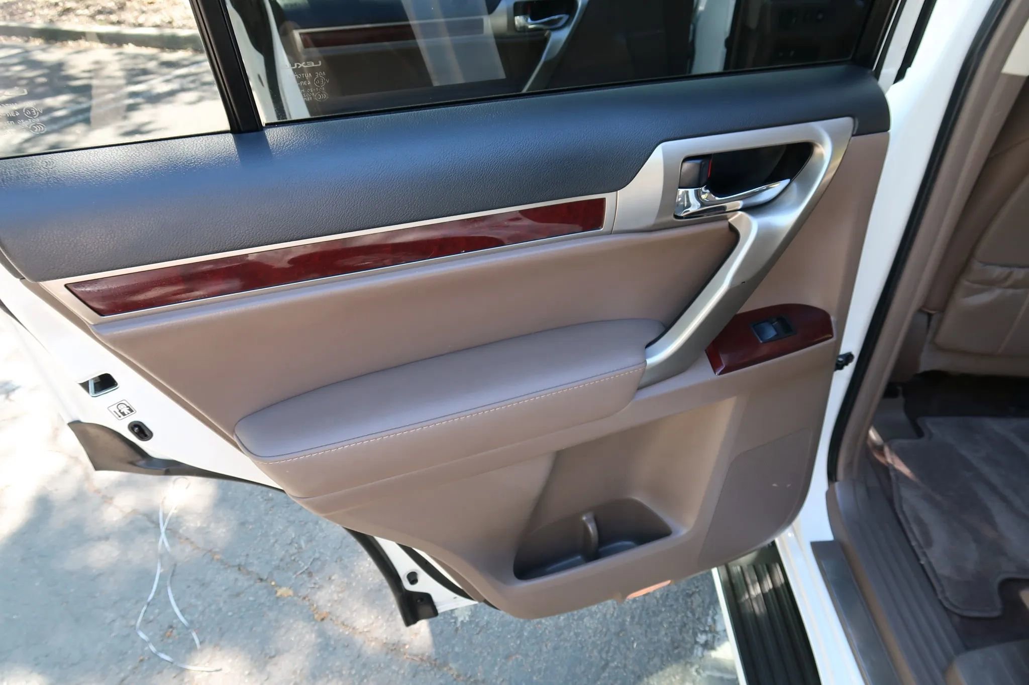 Used 2015 Lexus GX 460 w/ Premium Package AWD/4WD image 13