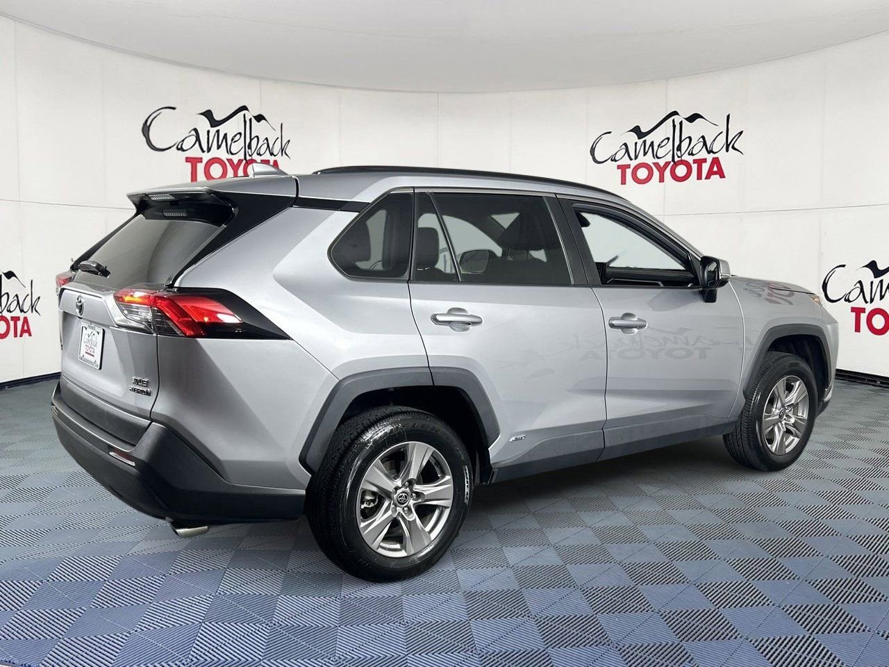 Used 2022 Toyota RAV4 XLE w/ Convenience Package image 7