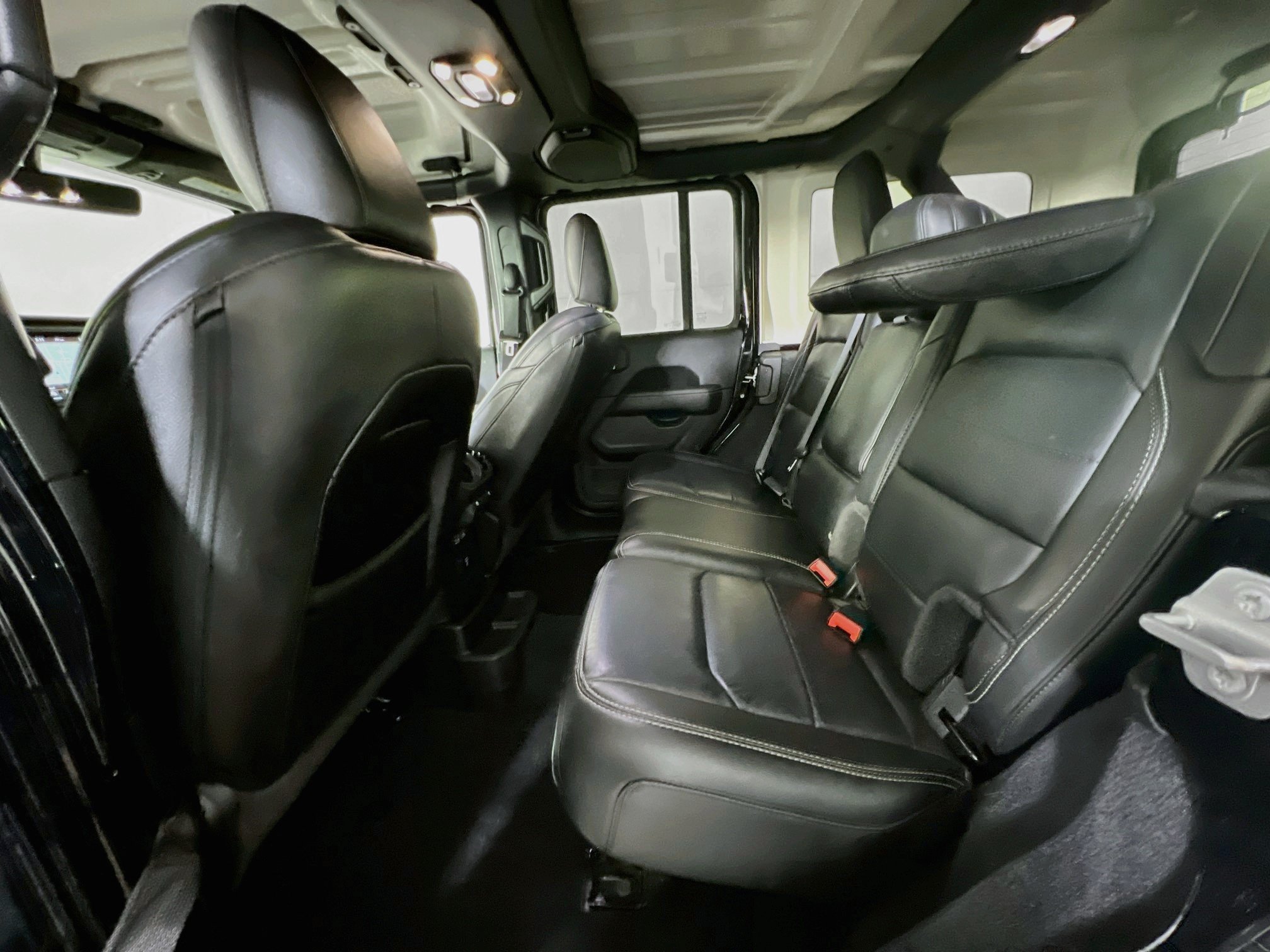 Used 2023 Jeep Wrangler Unlimited Sahara AWD/4WD image 23