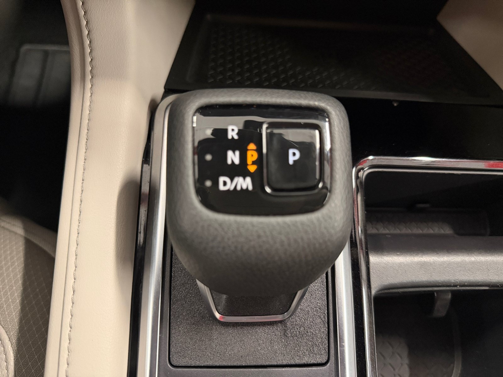 Used 2024 Nissan Pathfinder SL w/ SL Premium Package FWD image 23