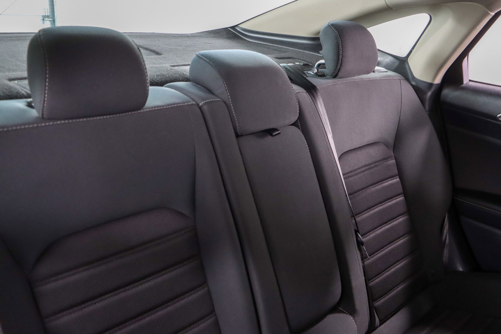 Used 2020 Ford Fusion SE image 27