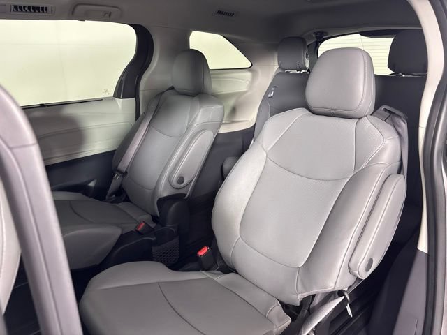 Used 2023 Toyota Sienna XLE AWD/4WD image 19