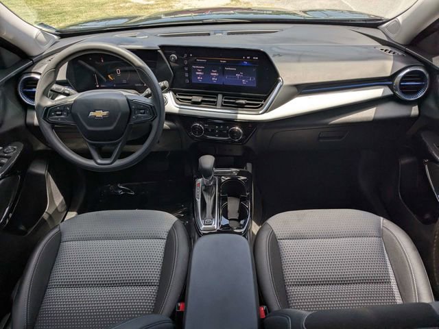 Used 2025 Chevrolet Trax LT FWD image 15
