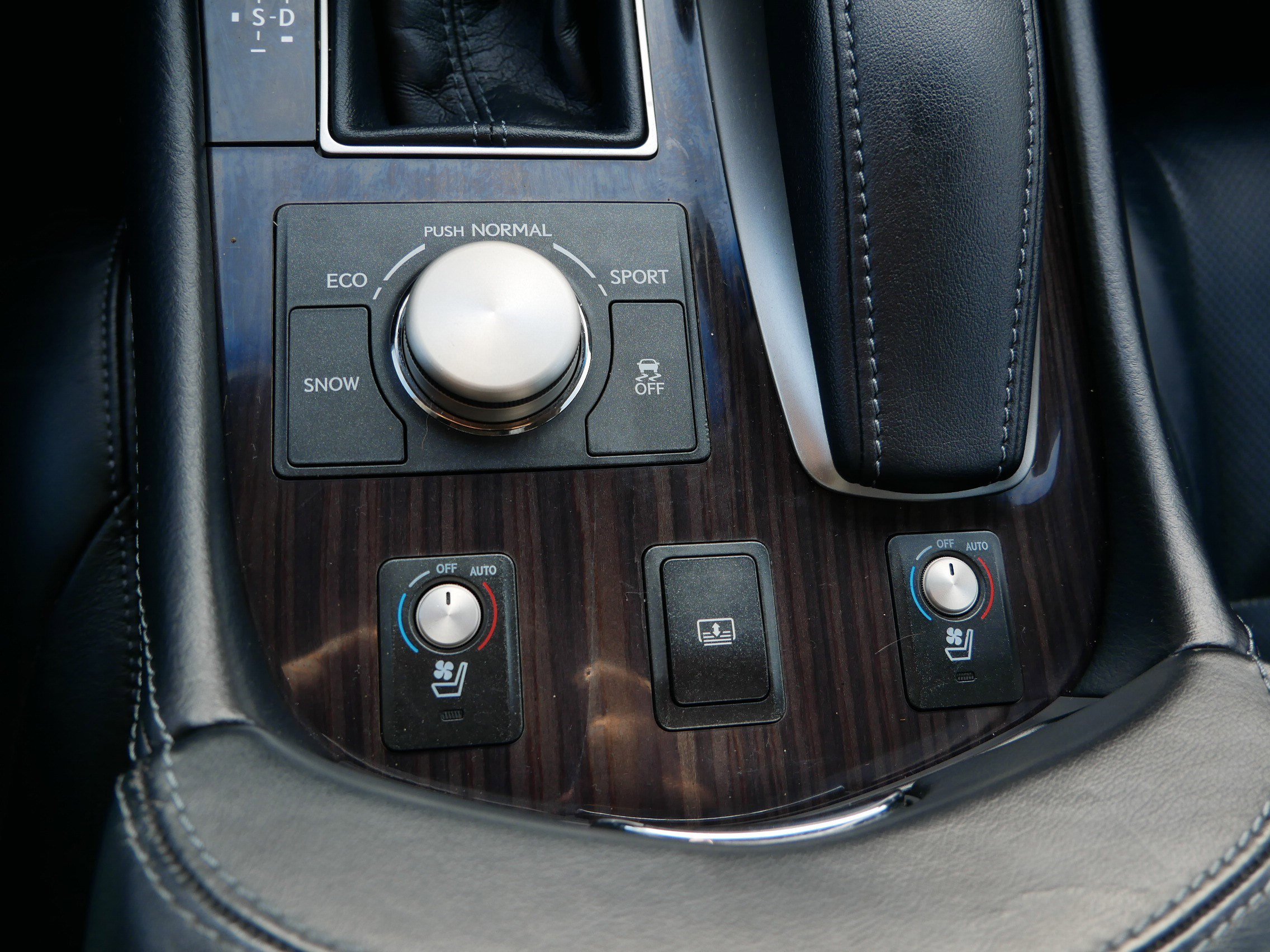 Used 2014 Lexus LS 460 AWD image 33