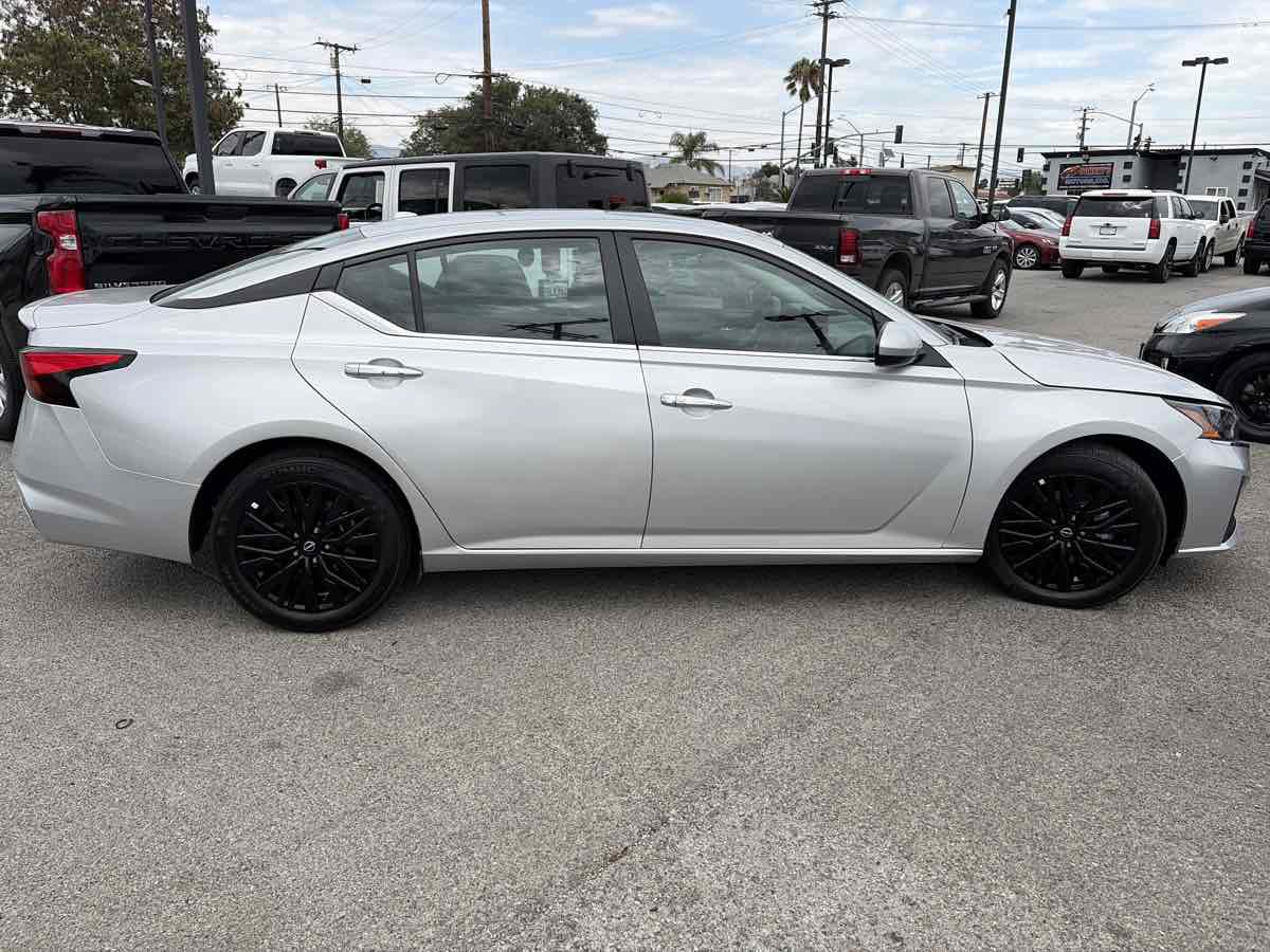 Used 2025 Nissan Altima 2.5 SV w/ SV Special Edition Package FWD image 4
