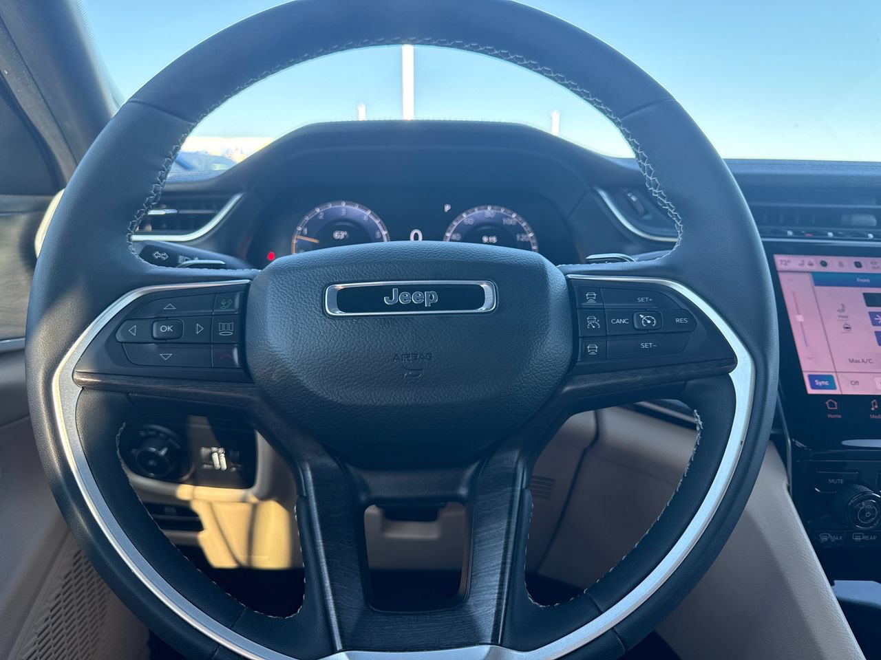 Used 2025 Jeep Grand Cherokee L Limited AWD/4WD image 18