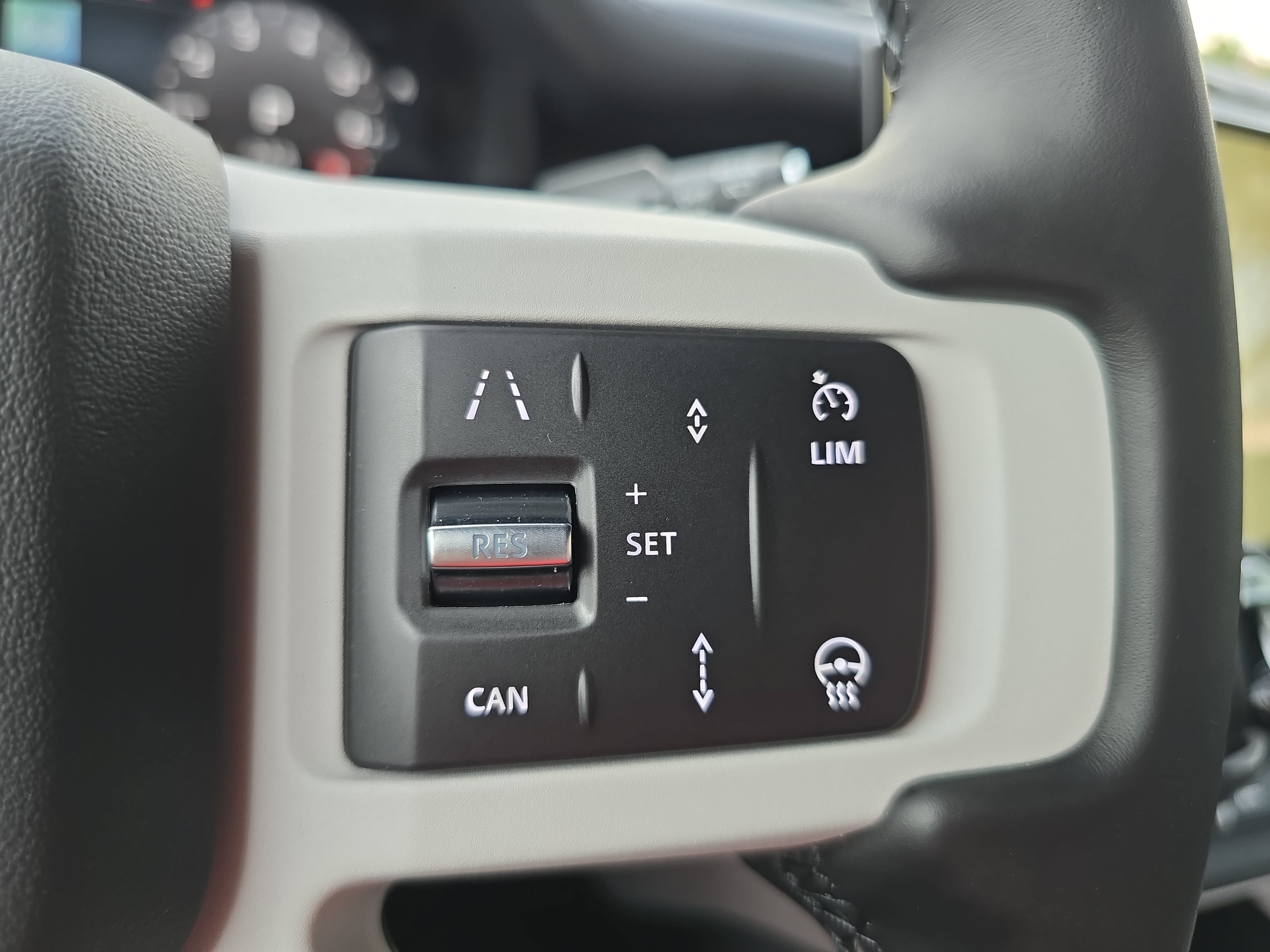 New 2026 Land Rover Defender 110 X-Dynamic SE AWD/4WD image 17