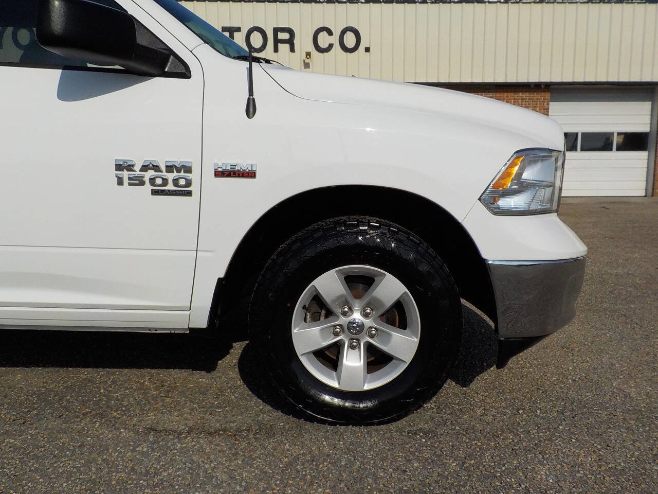 Used 2019 RAM 1500 Tradesman w/ Chrome Appearance Group RWD image 10