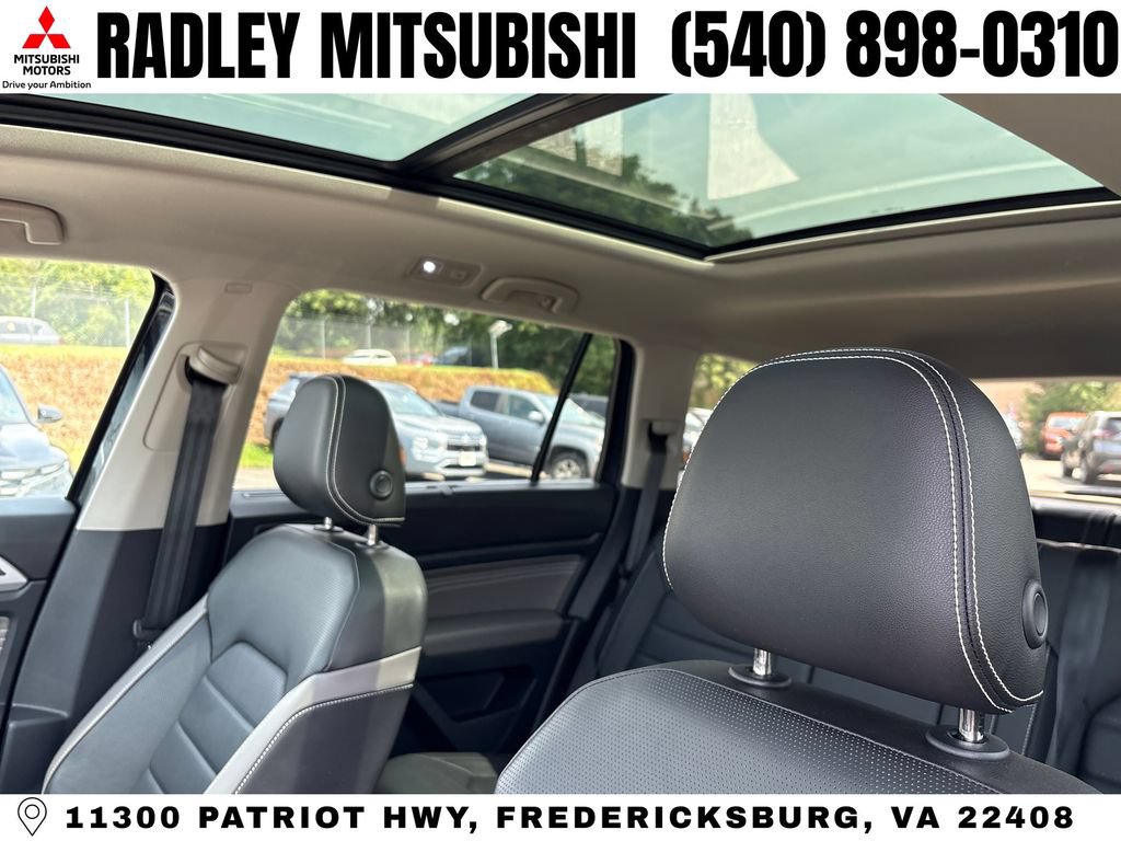 Used 2023 Volkswagen Atlas SEL Premium AWD/4WD image 2