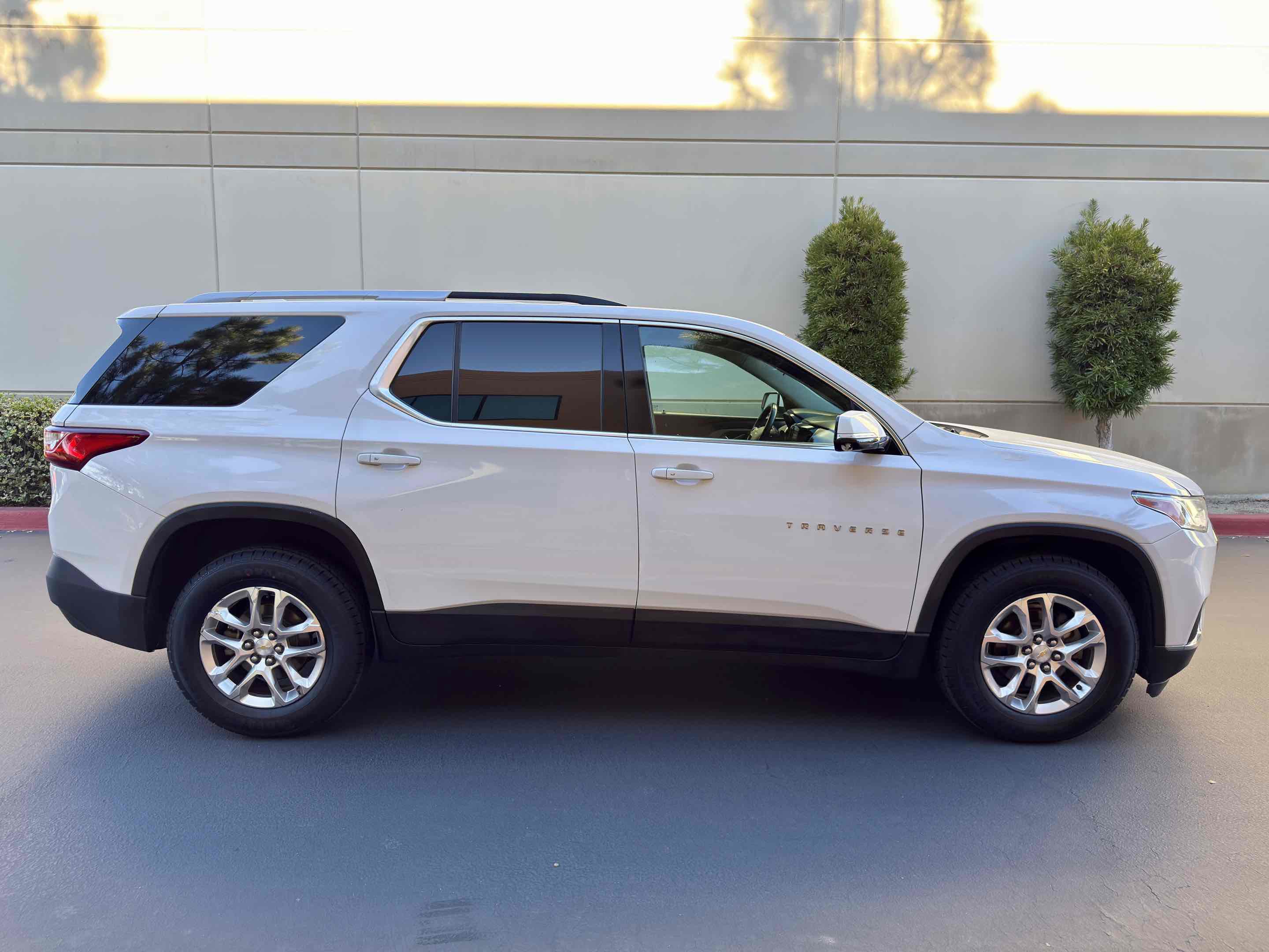 Used 2018 Chevrolet Traverse LT w/ LPO, Black Accent Package image 8