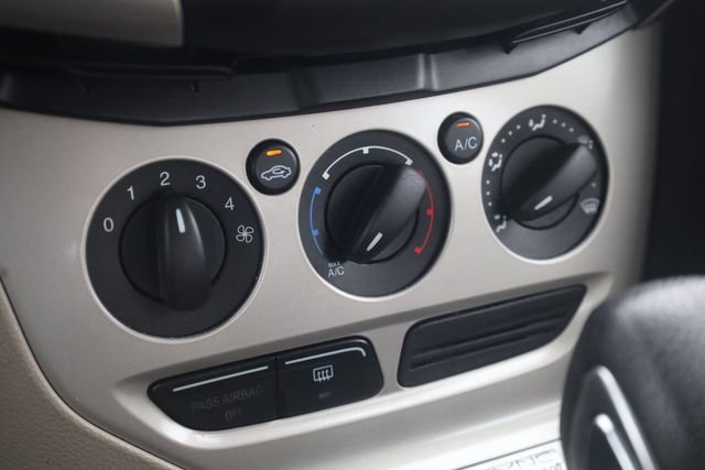 Used 2014 Ford Focus SE FWD image 18