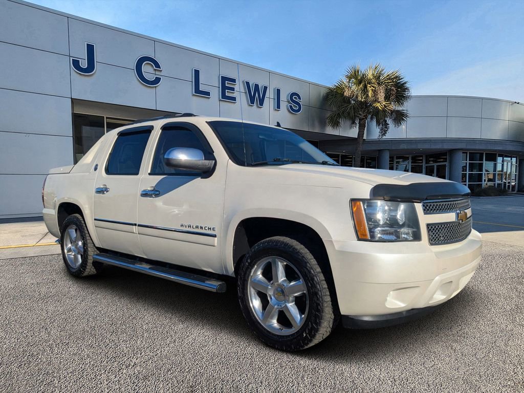 Used 2013 Chevrolet Avalanche LTZ image 1