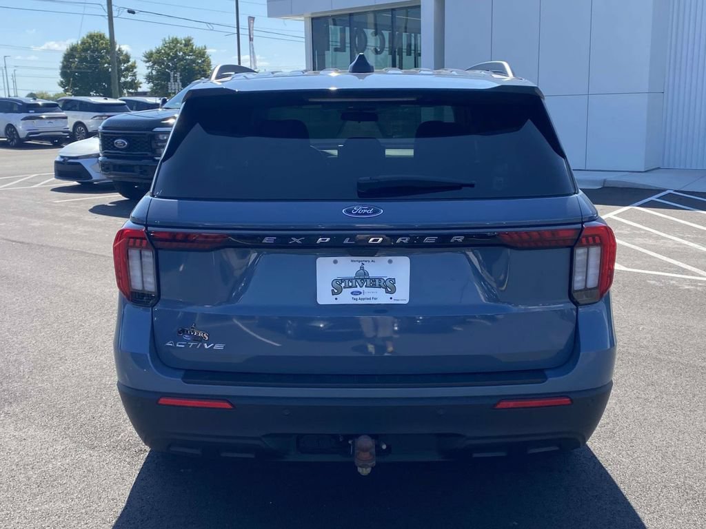 Used 2025 Ford Explorer Active RWD image 4