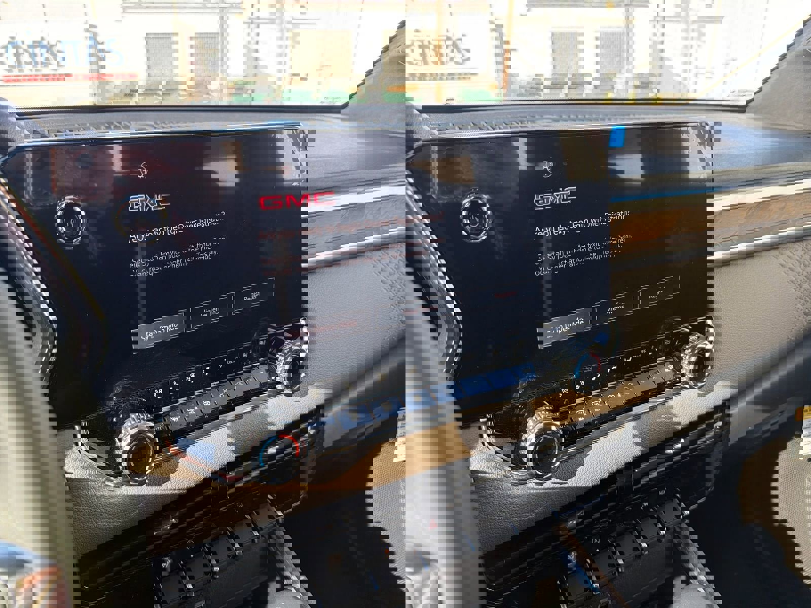 New 2026 GMC Canyon Denali image 17