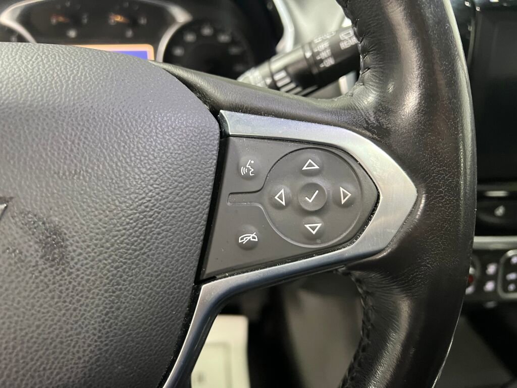 Used 2021 Chevrolet Traverse RS image 13