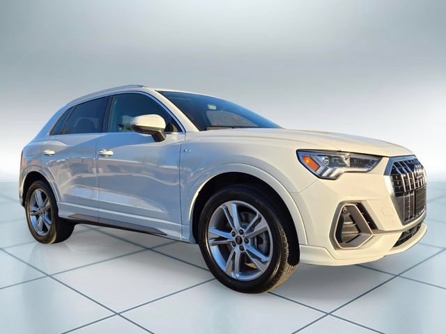Used 2023 Audi Q3 2.0T Premium Plus w/ Premium Plus Package AWD/4WD image 2