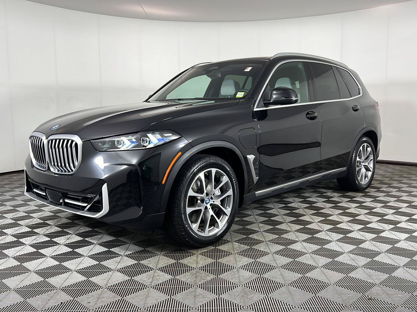 Used 2024 BMW X5 xDrive50e w/ Premium Package AWD/4WD image 10