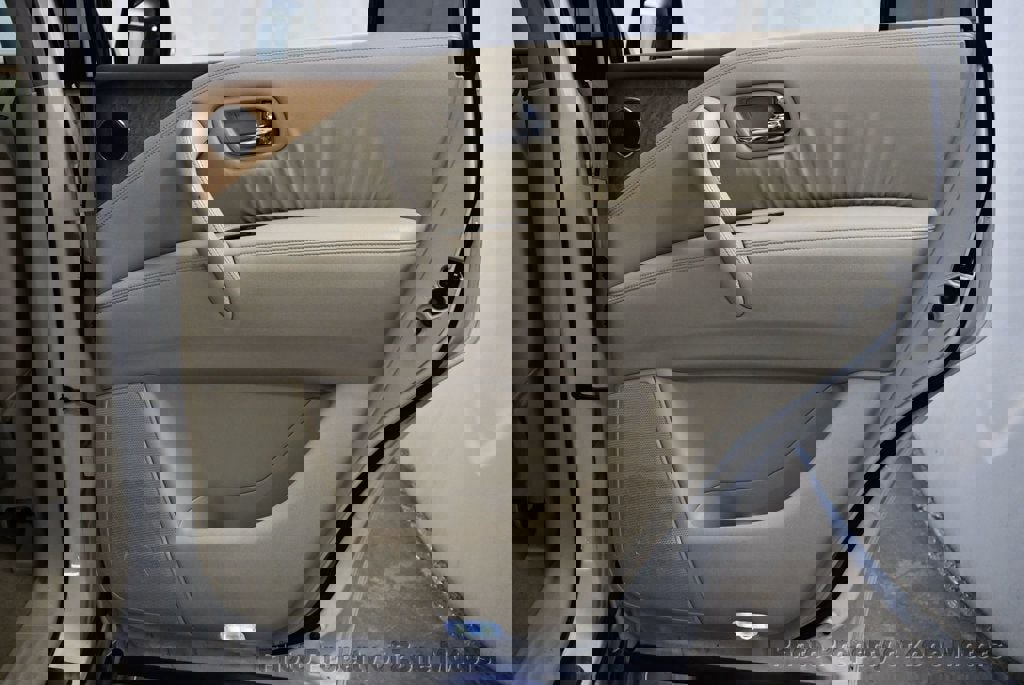 Used 2011 INFINITI QX56 4WD w/ Theater Pkg image 18