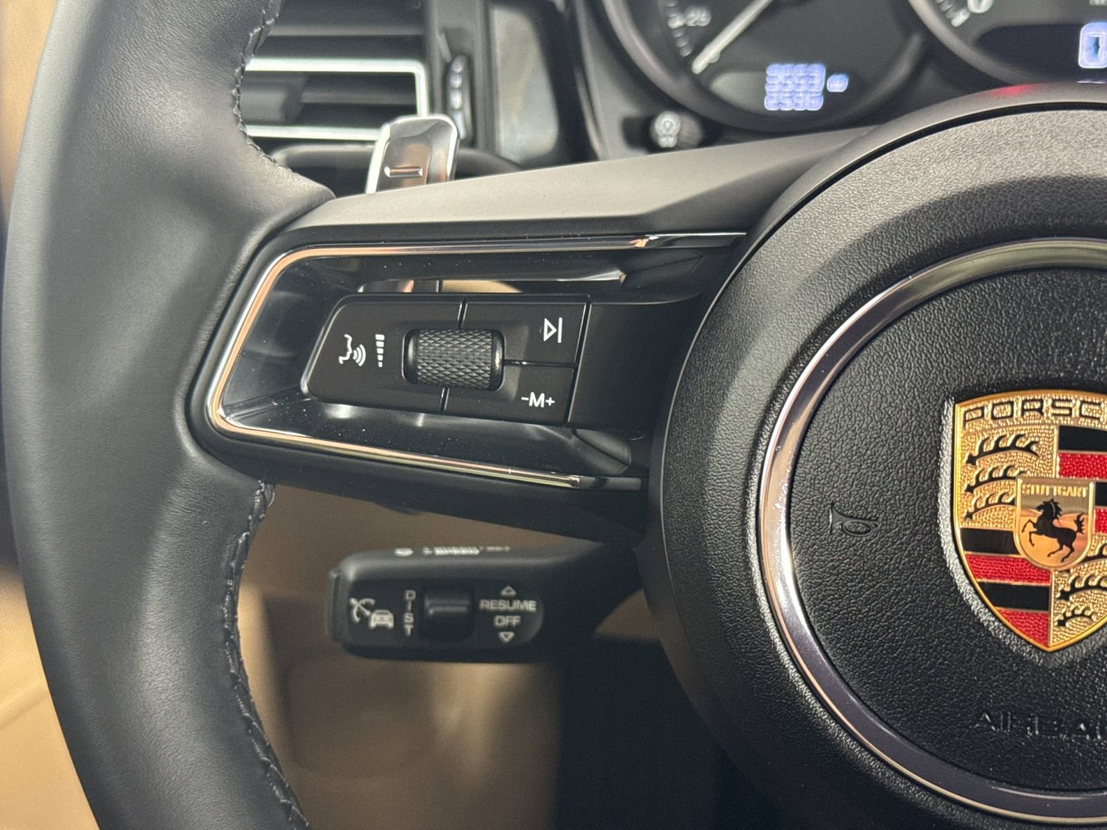 Certified 2025 Porsche Macan image 27