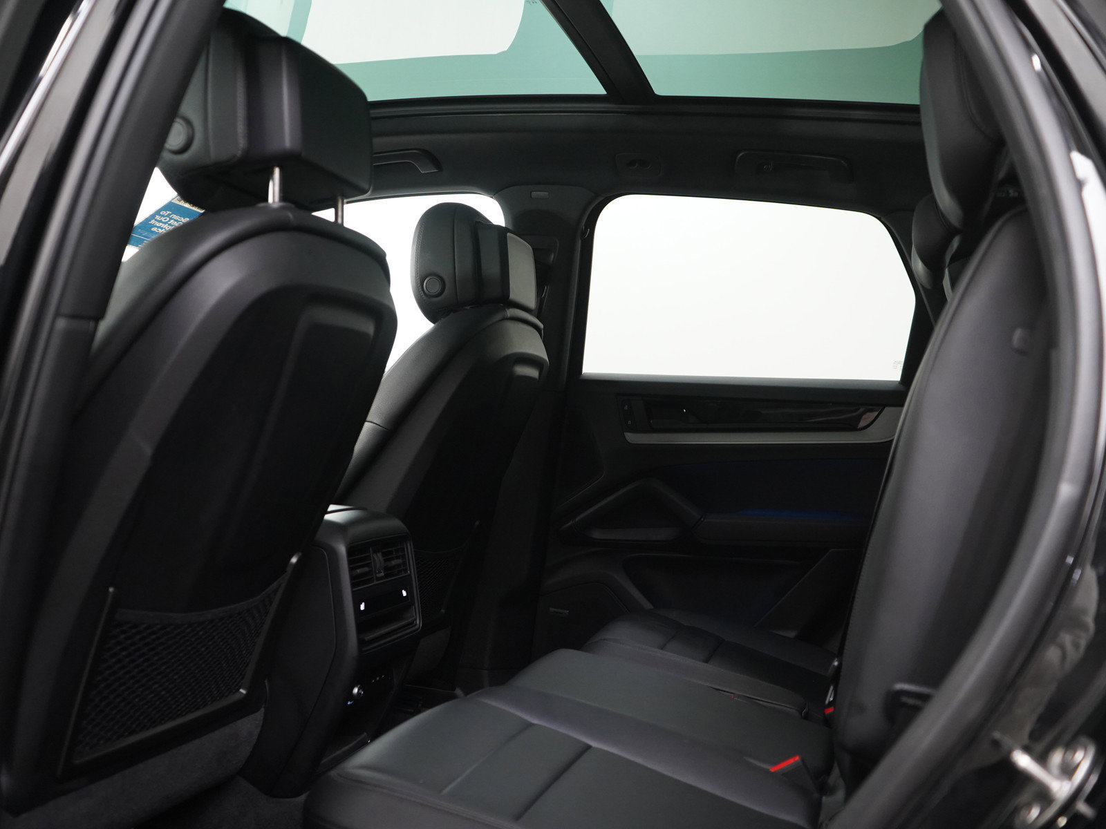 Used 2025 Porsche Cayenne AWD/4WD image 18
