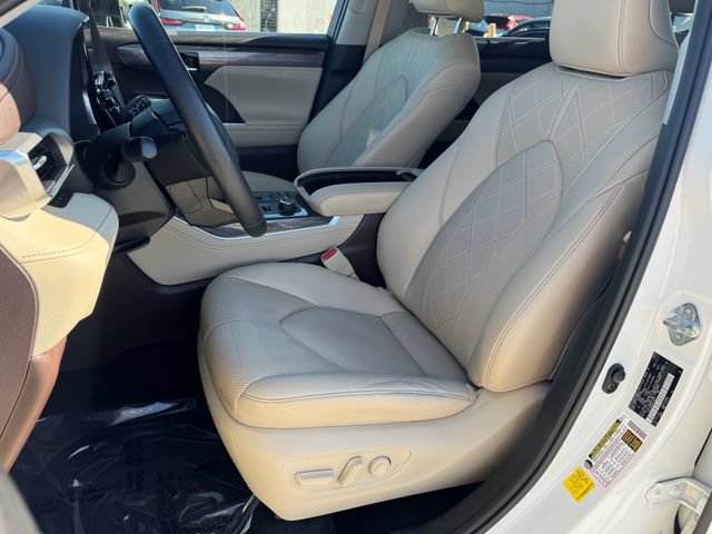 Used 2021 Toyota Highlander Platinum AWD/4WD image 16