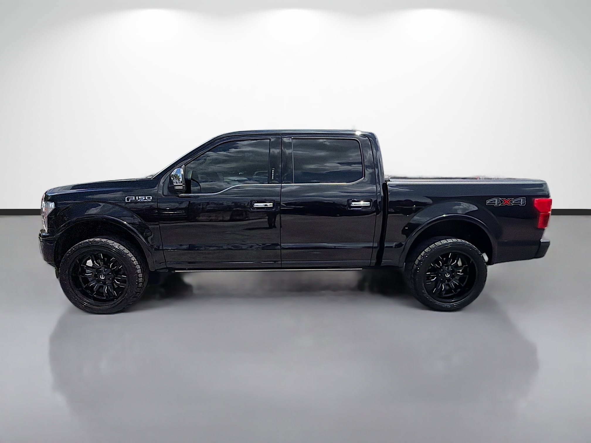 Used 2019 Ford F150 Platinum w/ Equipment Group 701A Luxury AWD/4WD image 6