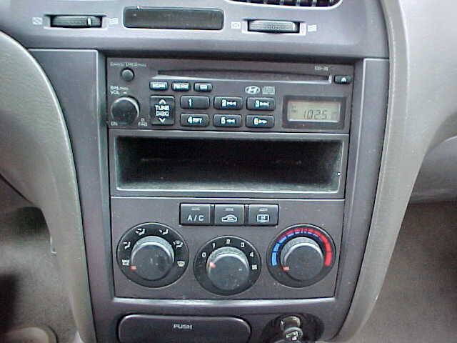 Used 2005 Hyundai Elantra GLS image 23