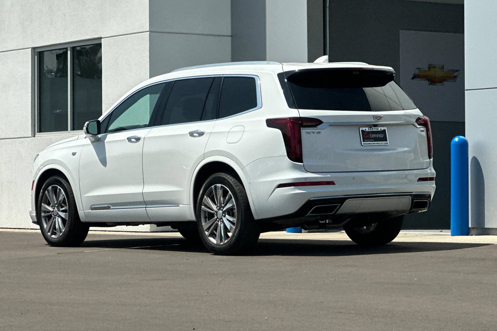 Used 2024 Cadillac XT6 Premium Luxury w/ Technology Package FWD image 6